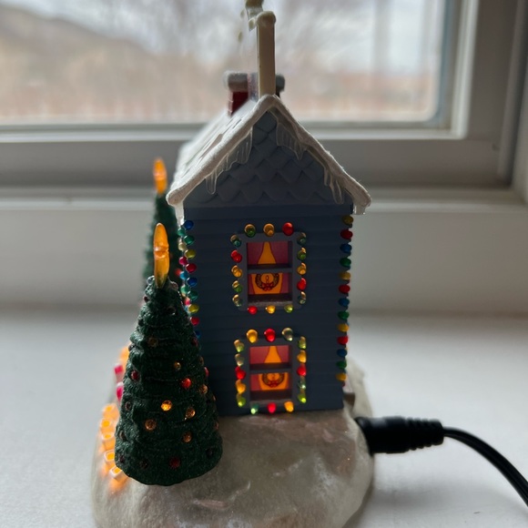 Hallmark Keepsake Ornament from 2004. Electrical Spectacle! - Picture 13 of 16